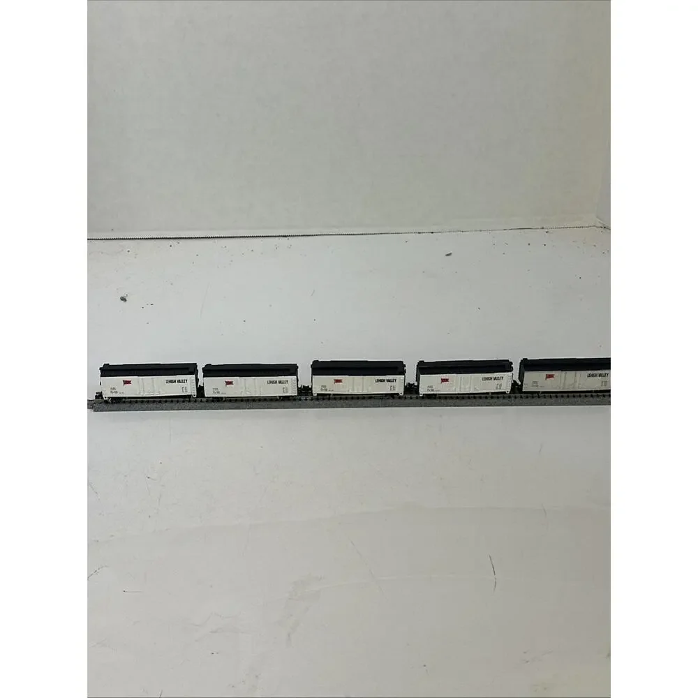 N Scale 5 Bachmann Lehigh Valley 40’ boxcars for with Rapido couplers